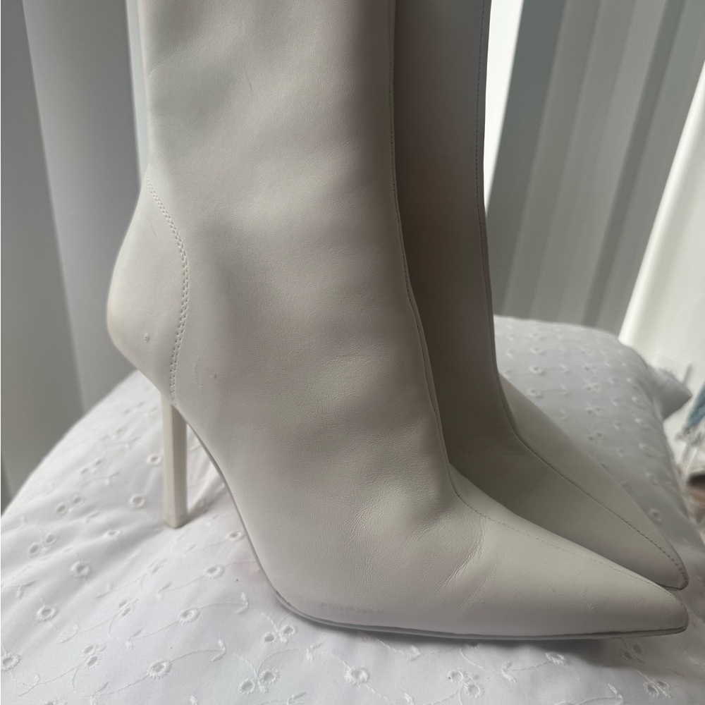Steve Madden Cream Heeled Boots